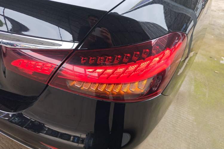 Used Mercedes-Benz E-Class 2022 Revised Version E 300 L Fashion Edition Right Rear Taillight