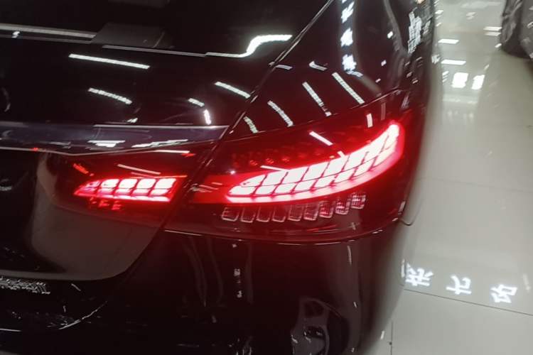 Used Mercedes-Benz E-Class 2022 E 300 L Luxury Model Right Rear Taillight