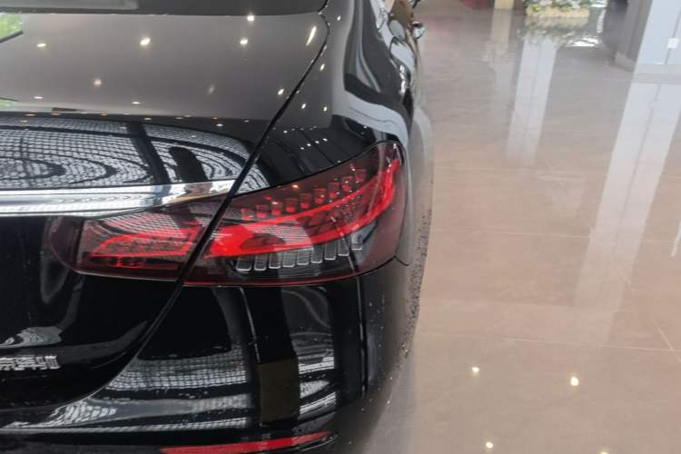 Used Mercedes-Benz E-Class 2022 Revised E 300 L Sporty and Stylish Edition Right Rear Taillight