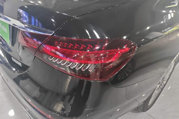 Used Mercedes-Benz E-Class 2022 Updated E 300 L Luxury Edition Right Rear Taillight
