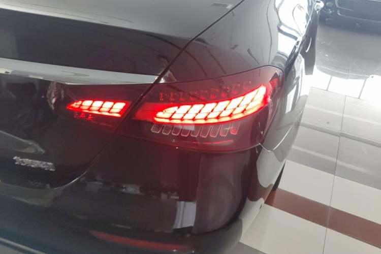 Used Mercedes-Benz E-Class 2022 Revised Version E 300 L Fashion Edition Right Rear Taillight