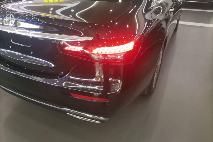 Used Mercedes-Benz E-Class 2022 Revised Version E 300 L Fashion Edition Right Rear Taillight