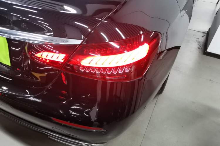 Used Mercedes-Benz E-Class 2022 Updated E 300 L Luxury Edition Right Rear Taillight