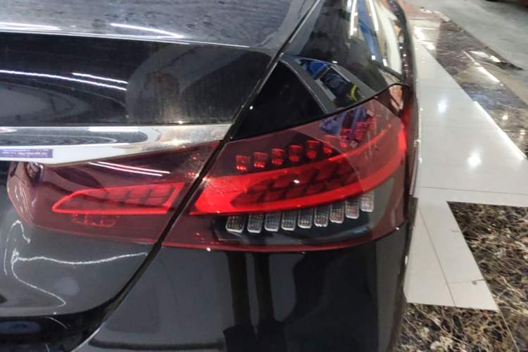 Used Mercedes-Benz E-Class 2022 Revised Version E 300 L Sport Luxury Edition Right Rear Taillight
