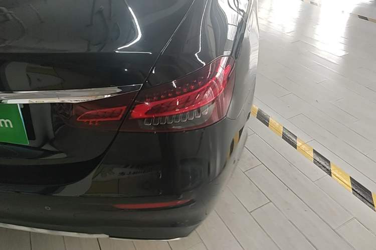 Used Mercedes-Benz E-Class 2022 Revised Version E 300 L Sport Luxury Edition Right Rear Taillight