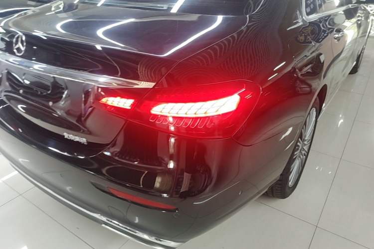 Used Mercedes-Benz E-Class 2022 Revised Version E 300 L Fashion Edition Right Rear Taillight