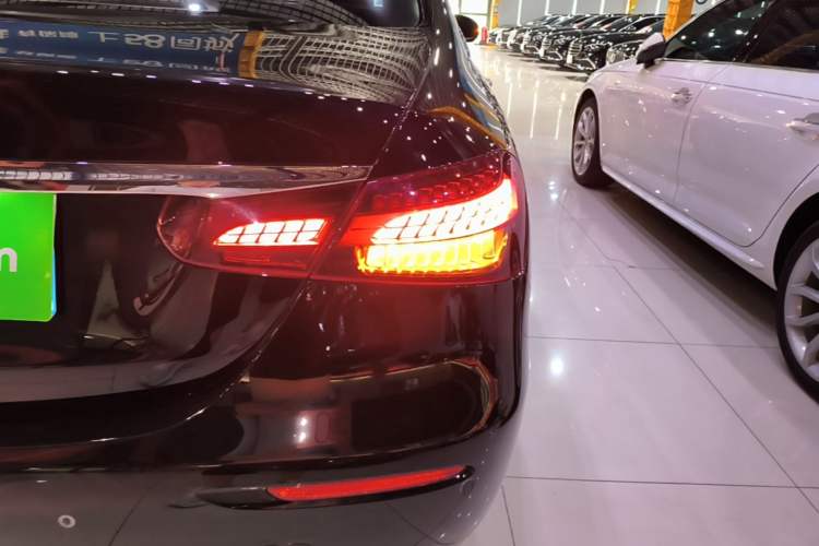 Used Mercedes-Benz E-Class 2022 Second Facelift E 300 L Luxury Edition Right Rear Taillight