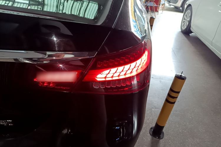 Used Mercedes-Benz E-Class 2022 Second Facelift E 300 L Sport Luxury Edition Right Rear Taillight
