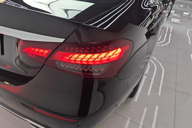 Used Mercedes-Benz E-Class 2022 Revised Version E 300 L Fashion Edition Right Rear Taillight