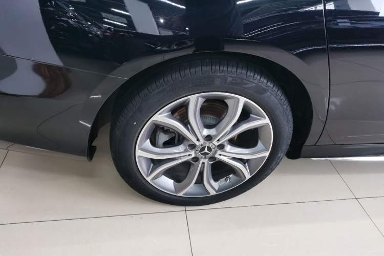 Used Mercedes-Benz E-Class 2022 Second Facelift E 300 L Sport Luxury Edition Right Rear Wheel Hub