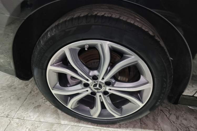 Used Mercedes-Benz E-Class 2022 Second Facelift E 300 L Sporty and Stylish Edition Right Rear Wheel Hub