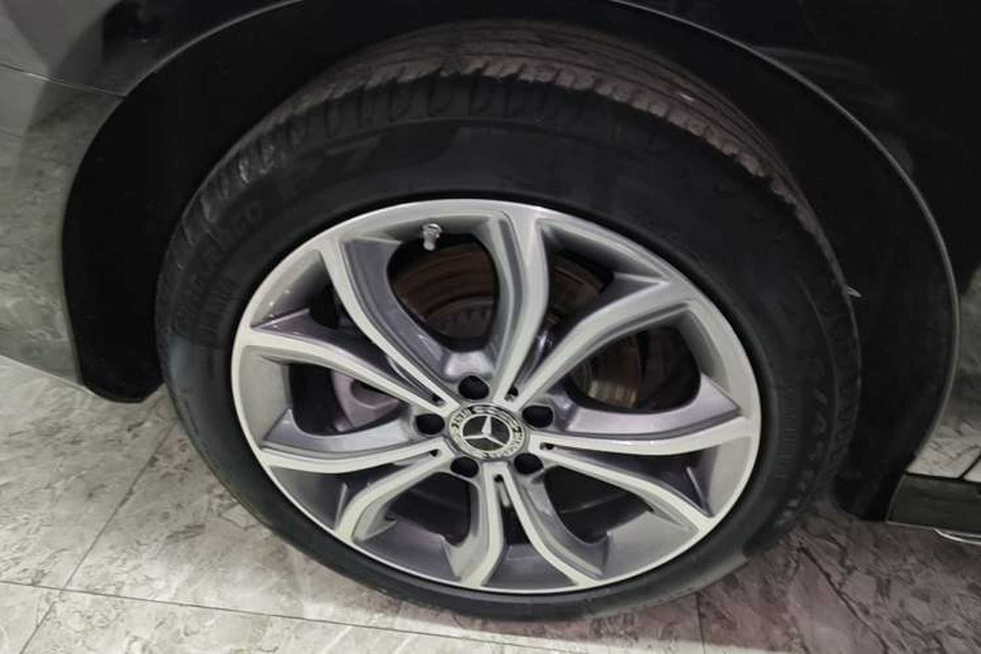 Used Mercedes-Benz E-Class 2022 Second Facelift E 300 L Sporty and Stylish Edition Right Rear Wheel Hub