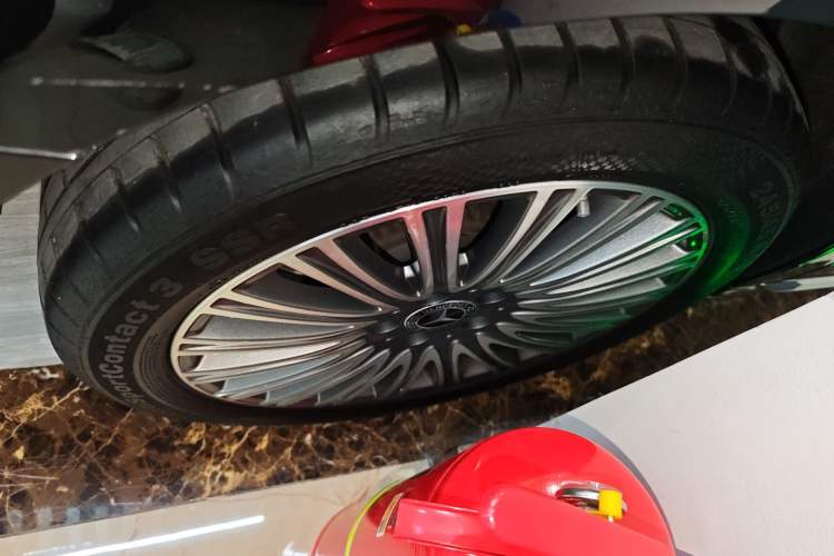 Used Mercedes-Benz E-Class 2022 Updated E 300 L Luxury Edition Right Rear Wheel Hub