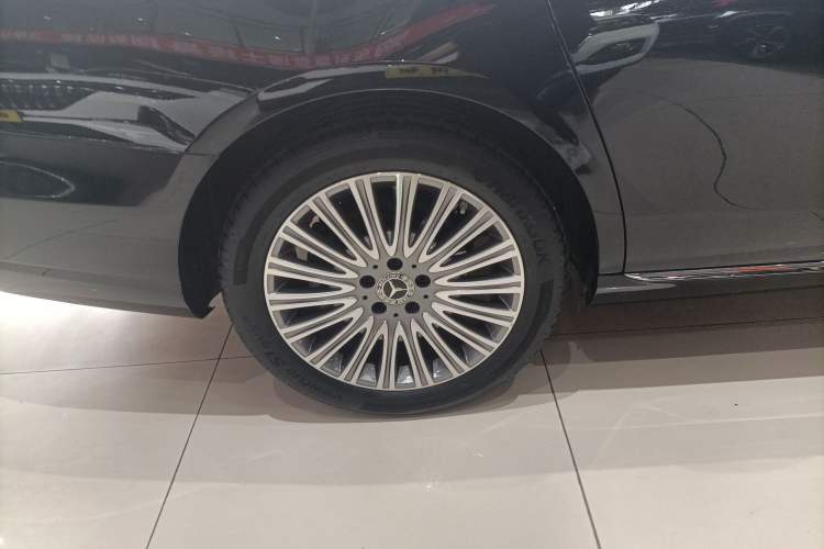 Used Mercedes-Benz E-Class 2022 Second Facelift E 300 L Luxury Edition Right Rear Wheel Hub