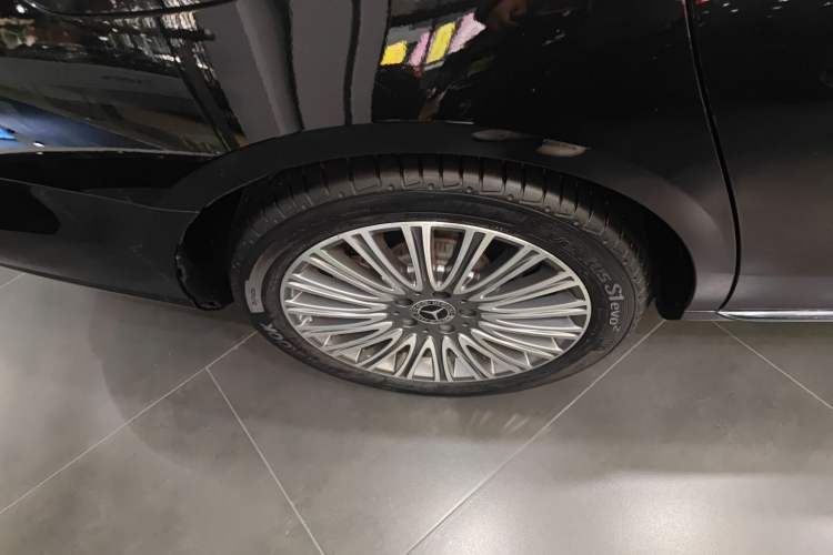 Used Mercedes-Benz E-Class 2022 Updated E 300 L Luxury Edition Right Rear Wheel Hub