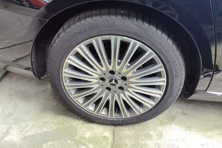 Used Mercedes-Benz E-Class 2022 E 300 L Stylish Model Right Rear Wheel Hub