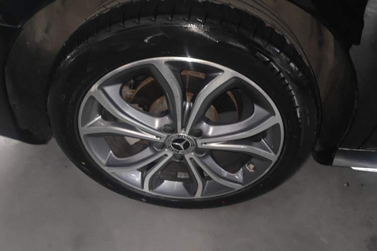 Used Mercedes-Benz E-Class 2022 Revised E 300 L Sporty and Stylish Edition Right Rear Wheel Hub
