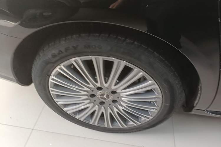 Used Mercedes-Benz E-Class 2022 E 300 L Luxury Model Right Rear Wheel Hub