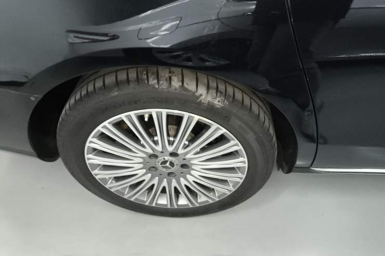 Used Mercedes-Benz E-Class 2022 Updated E 300 L Stylish Edition Right Rear Wheel Hub