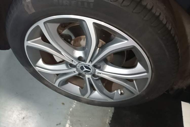 Used Mercedes-Benz E-Class 2022 Revised E 300 L Sporty and Stylish Edition Right Rear Wheel Hub