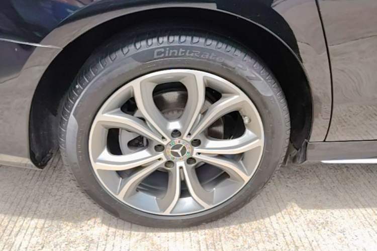 Used Mercedes-Benz E-Class 2022 Revised E 300 L Sporty and Stylish Edition Right Rear Wheel Hub