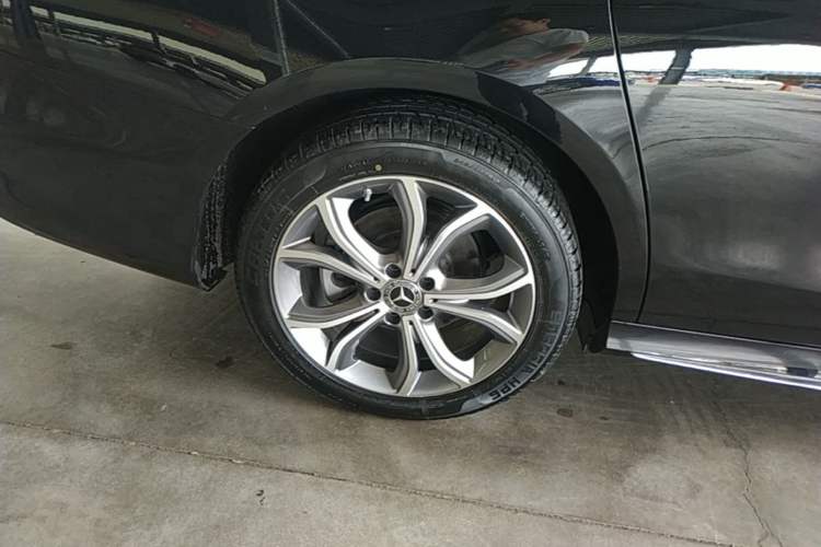 Used Mercedes-Benz E-Class 2022 E 300 L Sporty and Stylish Model Right Rear Wheel Hub