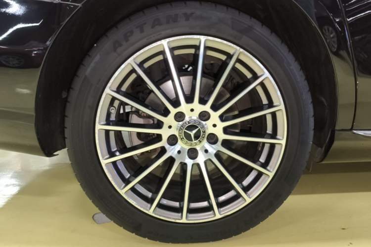 Used Mercedes-Benz E-Class 2022 E 260 L Right Rear Wheel Hub