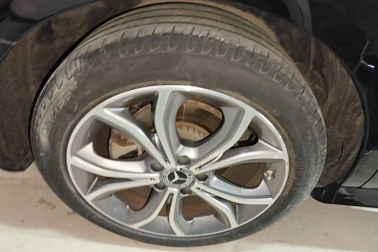 Used Mercedes-Benz E-Class 2022 Revised E 300 L Sporty and Stylish Edition Right Rear Wheel Hub