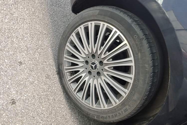 Used Mercedes-Benz E-Class 2022 Updated E 300 L Stylish Edition Right Rear Wheel Hub