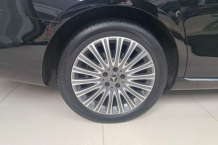 Used Mercedes-Benz E-Class 2022 Revised Version E 300 L Fashion Edition Right Rear Wheel Hub