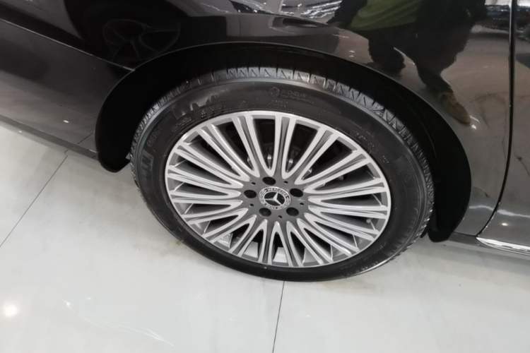 Used Mercedes-Benz E-Class 2022 Revised Version E 300 L Fashion Edition Right Rear Wheel Hub