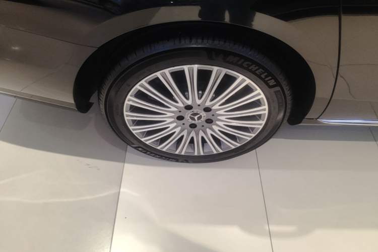 Used Mercedes-Benz E-Class 2022 Revised Version E 300 L Fashion Edition Right Rear Wheel Hub