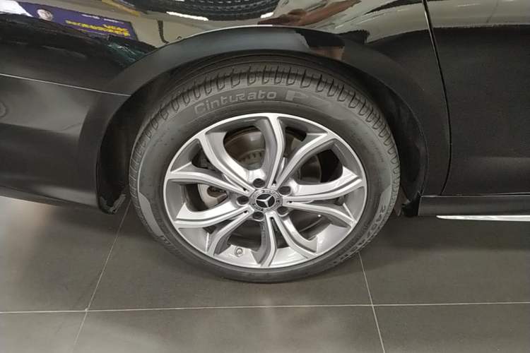 Used Mercedes-Benz E-Class 2022 Revised E 300 L Sport Luxury Edition Right Rear Wheel Hub