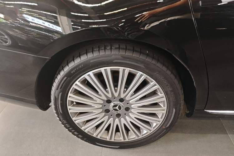Used Mercedes-Benz E-Class 2022 E 300 L Luxury Model Right Rear Wheel Hub