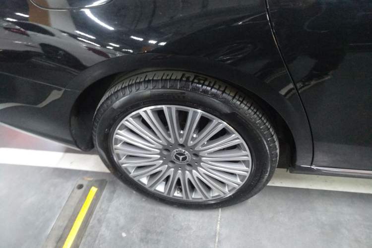 Used Mercedes-Benz E-Class 2022 Updated E 300 L Luxury Edition Right Rear Wheel Hub