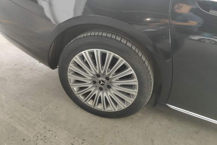 Used Mercedes-Benz E-Class 2022 Revised Version E 300 L Fashion Edition Right Rear Wheel Hub