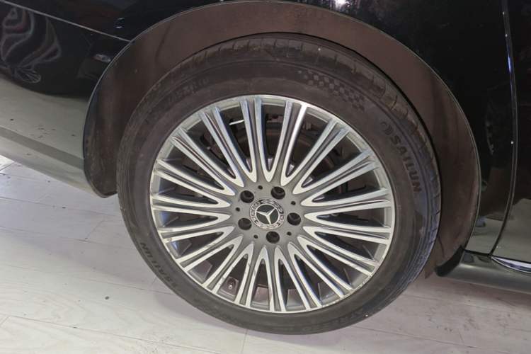 Used Mercedes-Benz E-Class 2022 Second Facelift E 300 L Luxury Edition Right Rear Wheel Hub