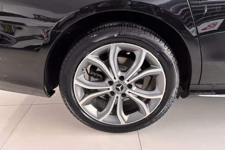 Used Mercedes-Benz E-Class 2022 Revised Version E 300 L Sporty and Stylish Edition Right Rear Wheel Hub