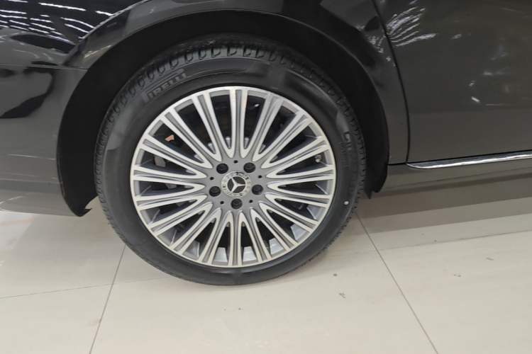 Used Mercedes-Benz E-Class 2022 Revised Version E 300 L Fashion Edition Right Rear Wheel Hub
