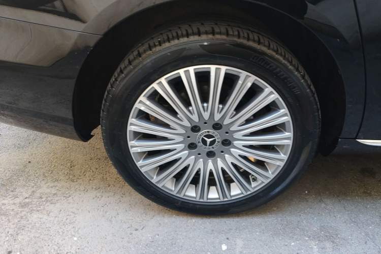 Used Mercedes-Benz E-Class 2022 Updated E 300 L Luxury Edition Right Rear Wheel Hub