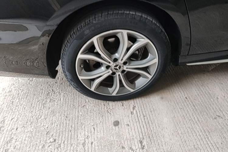Used Mercedes-Benz E-Class 2022 Revised E 300 L Sporty and Stylish Edition Right Rear Wheel Hub