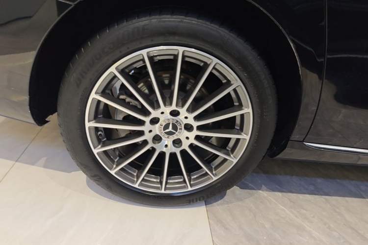 Used Mercedes-Benz E-Class 2022 E 260 L Right Rear Wheel Hub