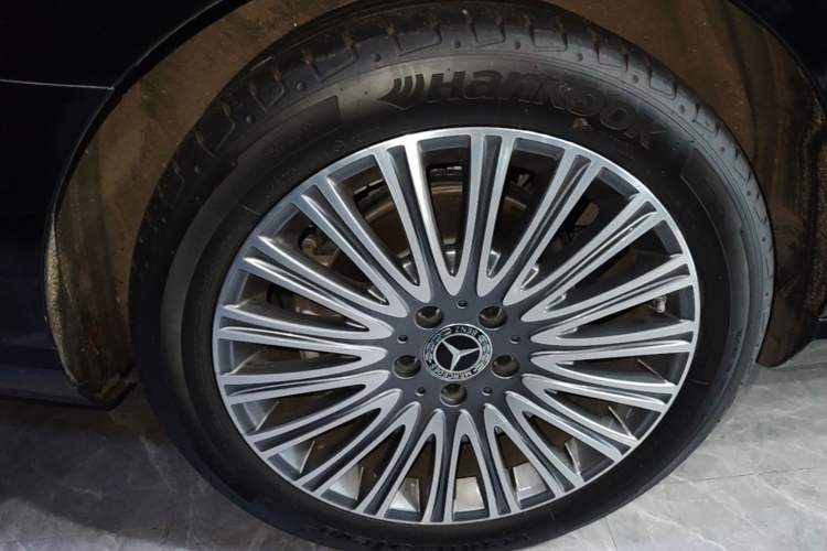 Used Mercedes-Benz E-Class 2022 Revised Version E 300 L Luxury Edition Right Rear Wheel Hub