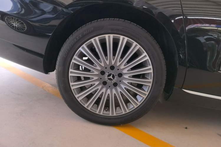 Used Mercedes-Benz E-Class 2022 Updated E 300 L Stylish Edition Right Rear Wheel Hub