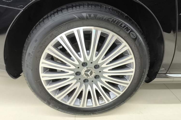 Used Mercedes-Benz E-Class 2022 Updated E 300 L Luxury Edition Right Rear Wheel Hub