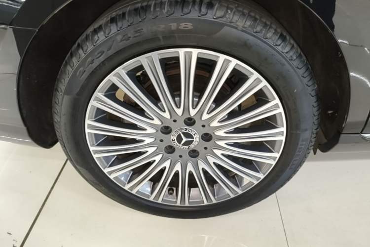 Used Mercedes-Benz E-Class 2022 E 300 L Luxury Model Right Rear Wheel Hub