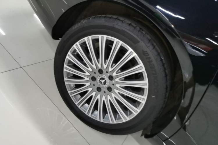 Used Mercedes-Benz E-Class 2022 Updated E 300 L Luxury Edition Right Rear Wheel Hub
