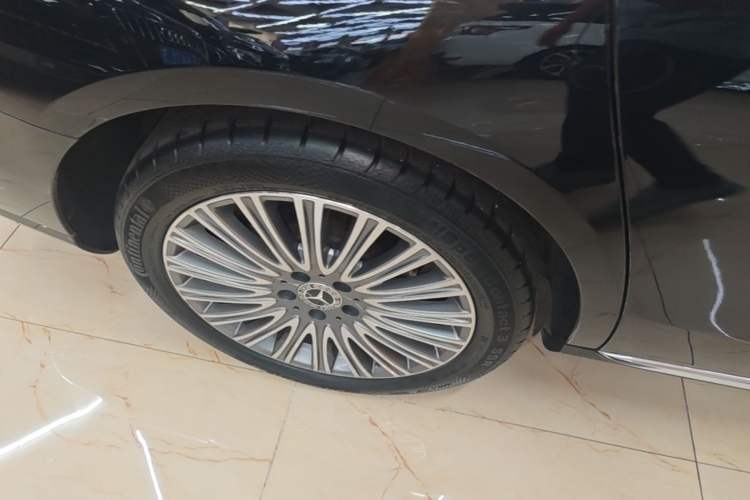 Used Mercedes-Benz E-Class 2022 Updated E 300 L Luxury Edition Right Rear Wheel Hub