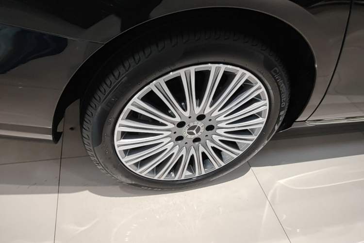 Used Mercedes-Benz E-Class 2022 Revised Version E 300 L Fashion Edition Right Rear Wheel Hub