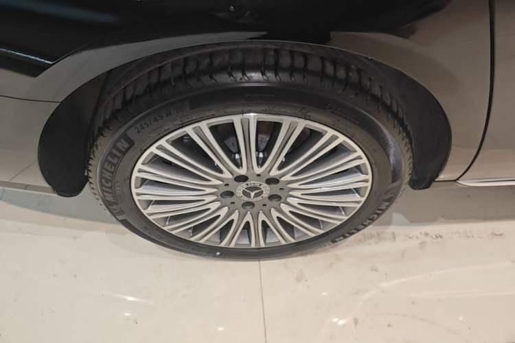 Used Mercedes-Benz E-Class 2022 Revised Version E 300 L Luxury Edition Right Rear Wheel Hub